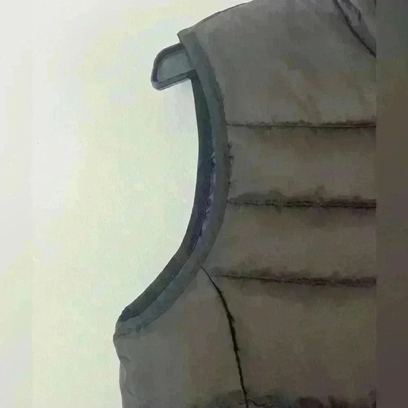 Puma essentials black padded vest size xs NWT - Picture 4 of 15